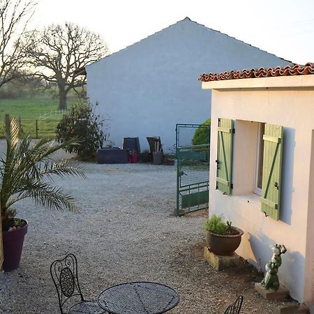 Le Gite Vert Saint-Germain-de-Lusignan Exterior photo